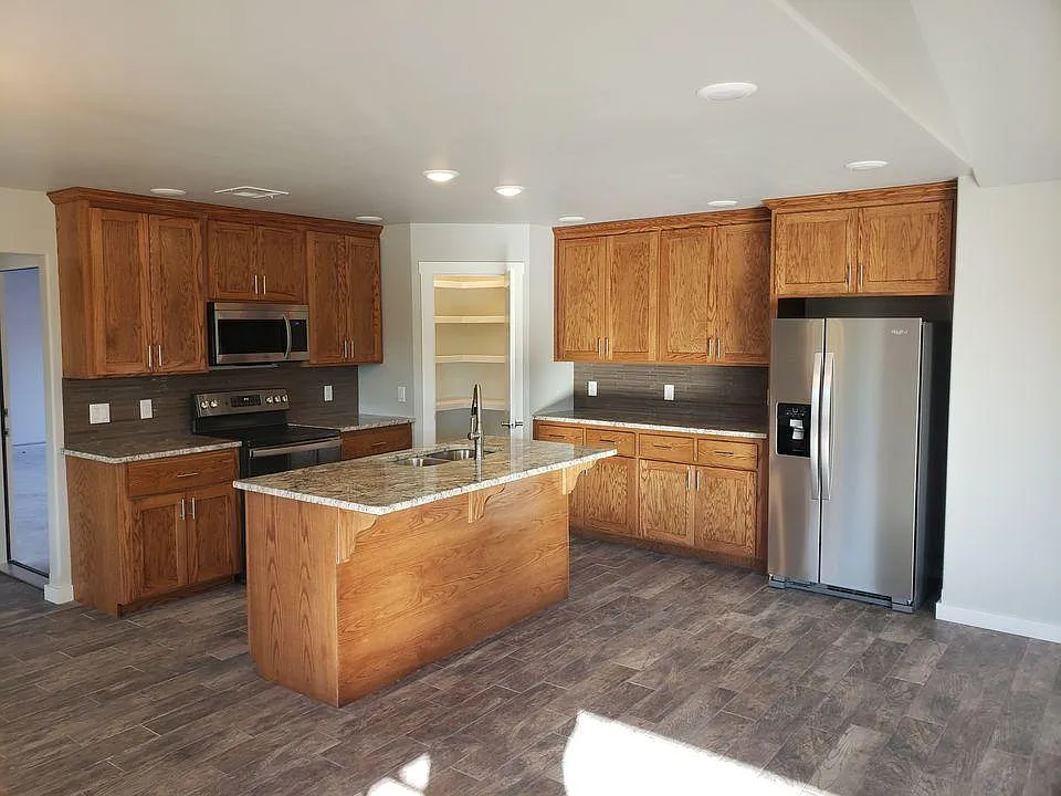 4 bed, 2000 sqft, $2,300 — Photo 4