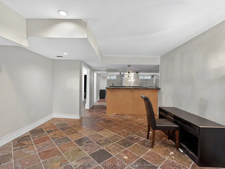 28 Wootten Way N — Photo 36