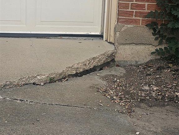 3rd image of 25 Minden Cir