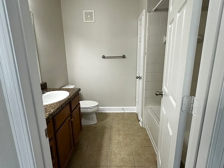 Lafayette Gardens Apartments — Photo 14