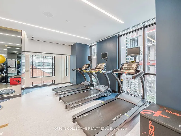 1 Yorkville Ave #611 — Photo 12