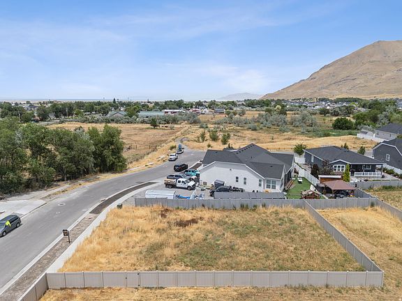 2nd image of 8048 N Park Ln