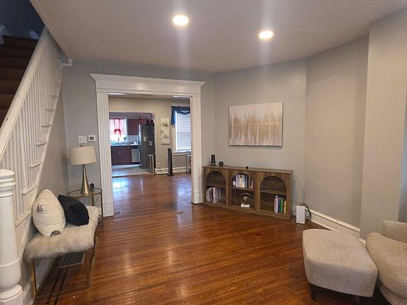 4th image of 5617 Upland Way