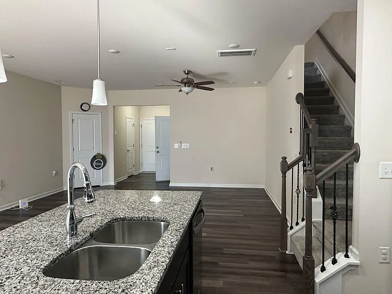 108 Pelsett St — Photo 3