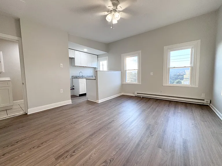 526 E Main St — Photo 11