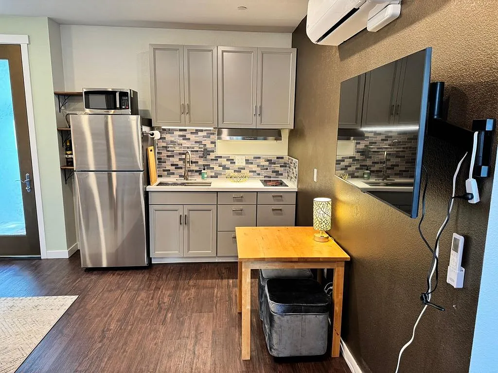 Studio, 350 sqft, $2,000 — Photo 3
