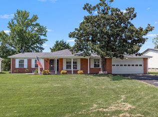 1445 Orchard Lakes Dr, Saint Louis, MO 63146