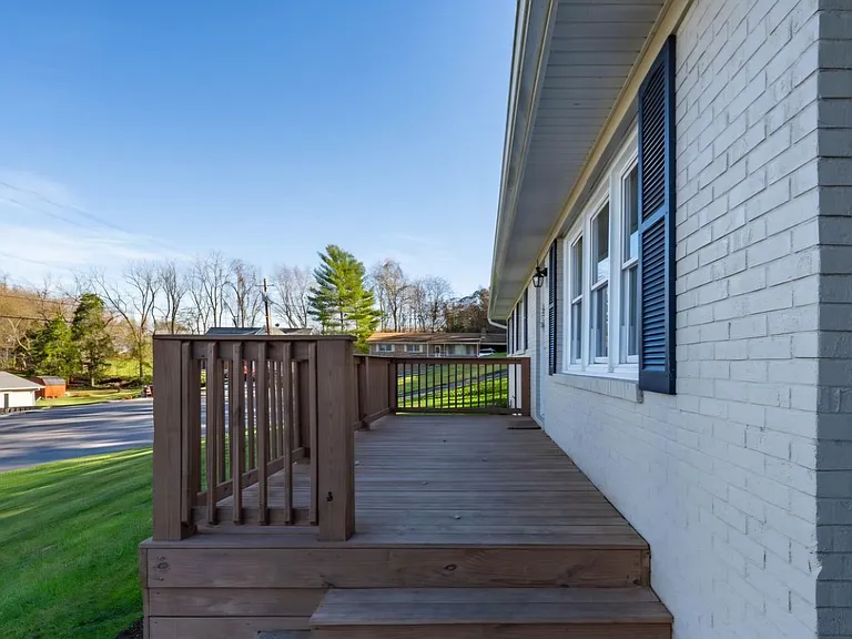 2 Lambeth Ct — Photo 3