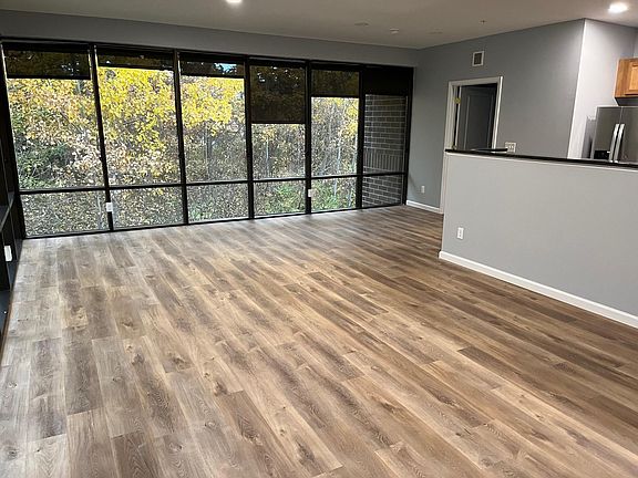 2nd image of 9 Washington Sq Suite 5