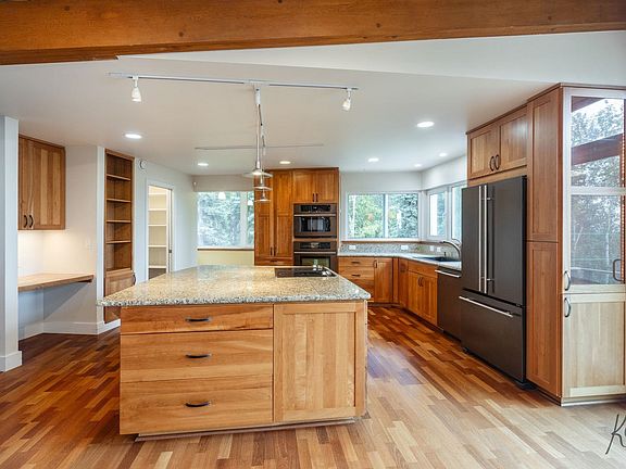 5th image of 431 Birch Hill Rd