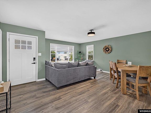 3rd image of 1905 Hyview Dr