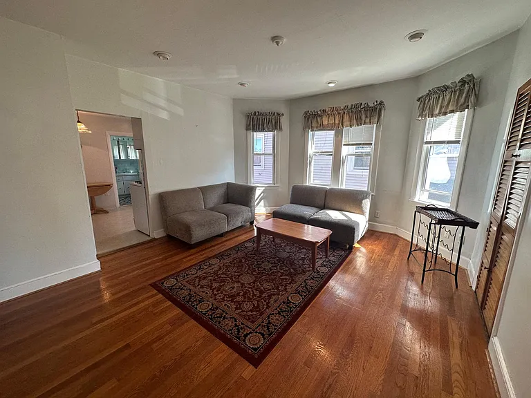 33 Knowlton St #B — Photo 2