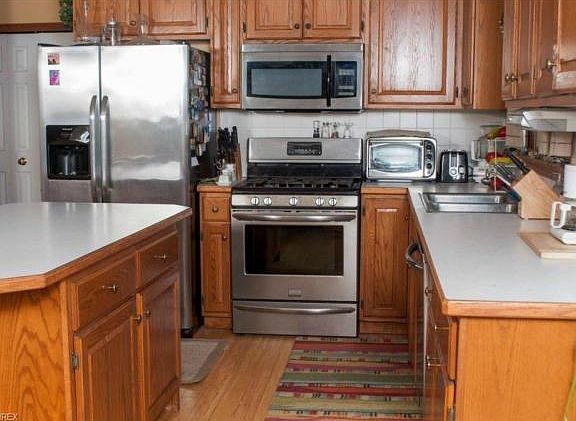 3rd image of 8565 Yorkshire St NW