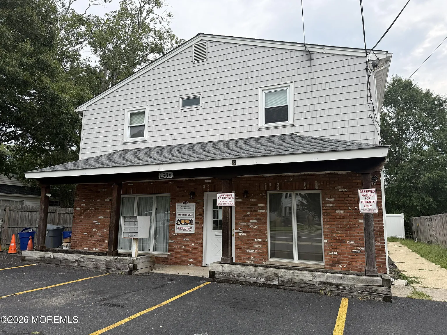 2 bed, 900 sqft, $2,400 — Photo 1