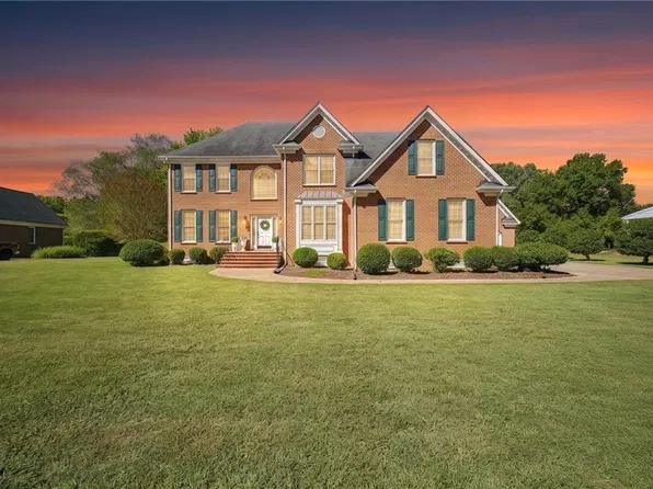 1102 Gatling Pointe Pkwy, Smithfield, VA 23430