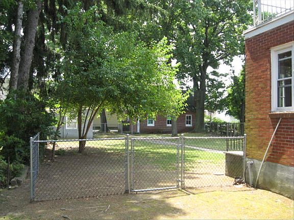 4th image of 130 E Main St