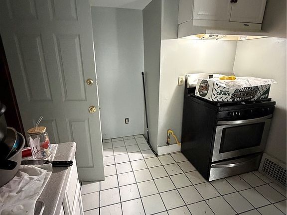 5th image of 916 E 144th St