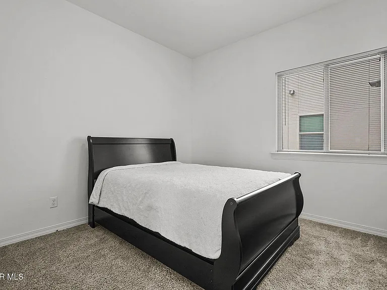 13760 Blackburn Ave — Photo 15