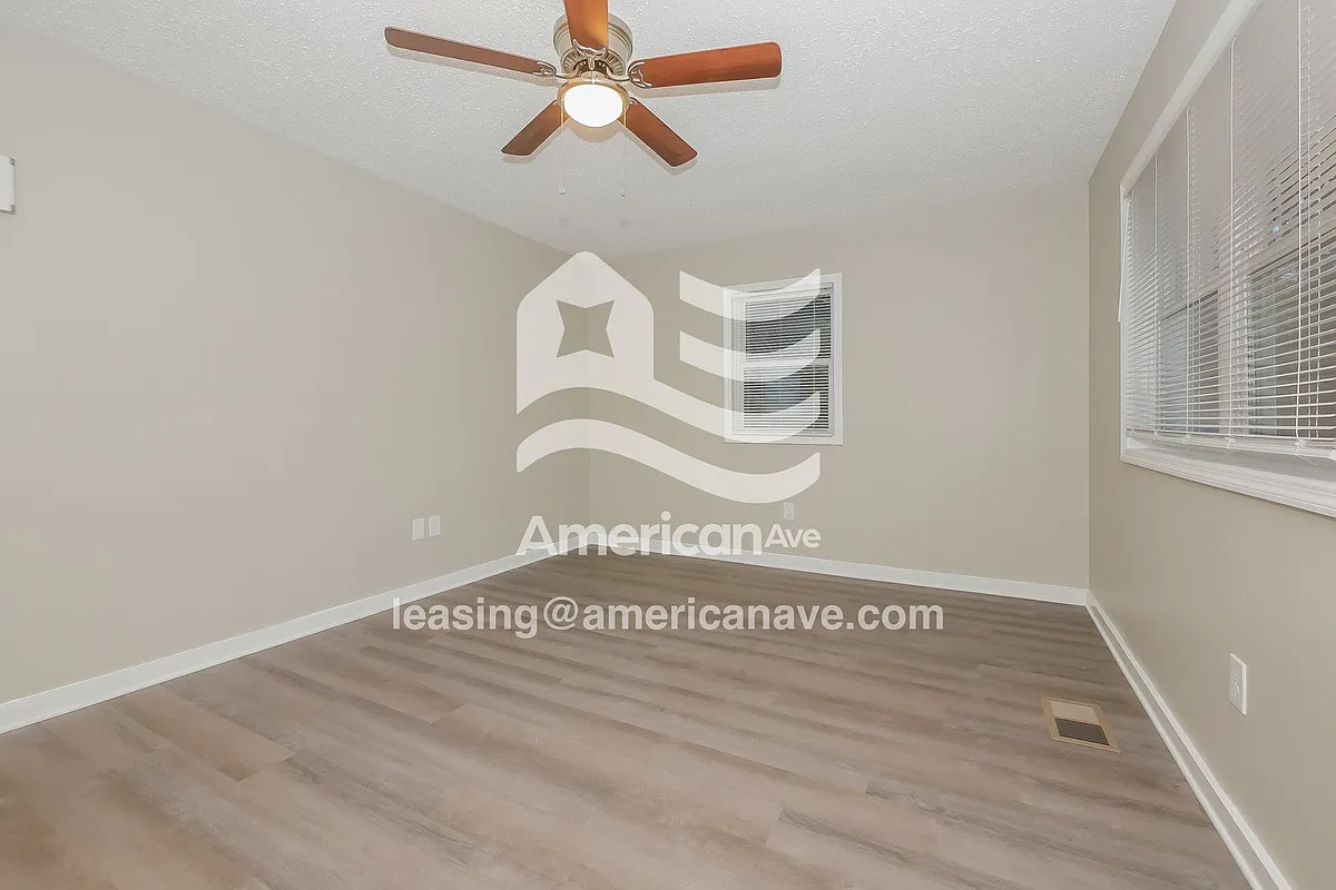 1768172_002_wm_-_living_room_13322779.jpg - 341 Johns Rd