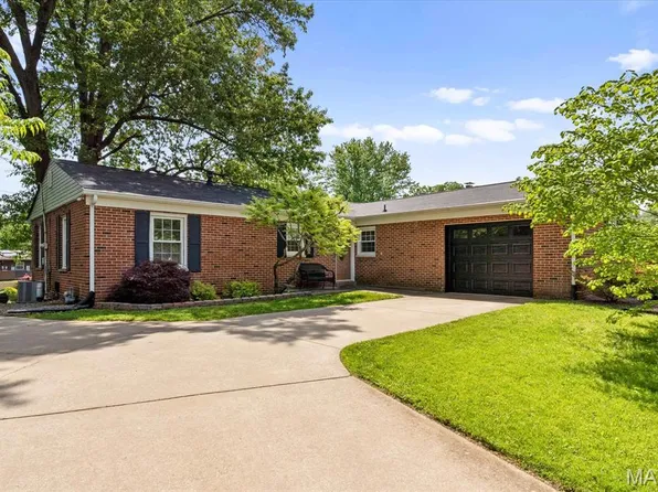 3828 Tanbark Dr, Swansea, IL 62226