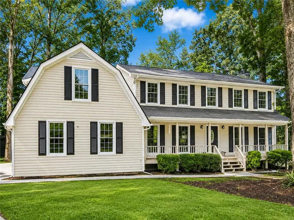 135 Pamela Ct, Fayetteville, GA 30214