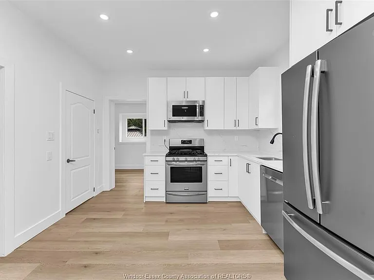 497 McKay Ave — Photo 11