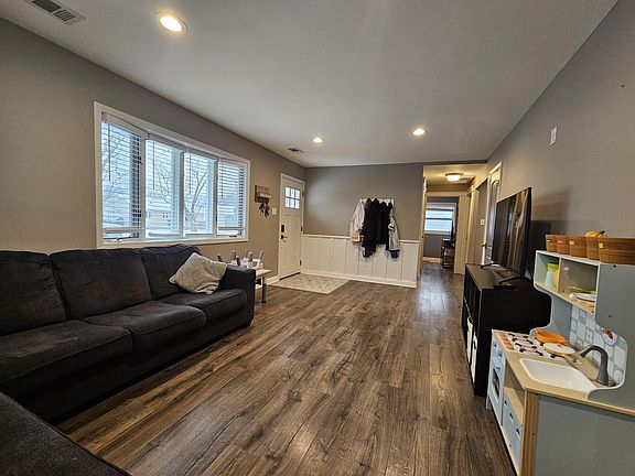 3rd image of 8129 Wicker Park Dr