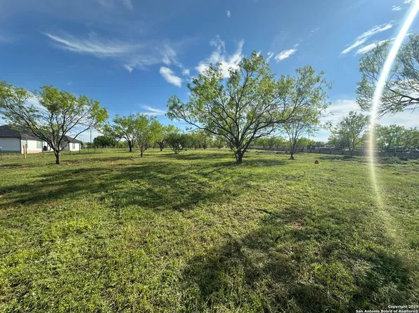 148 County Road 2667 LOT 334, Devine, TX 78016