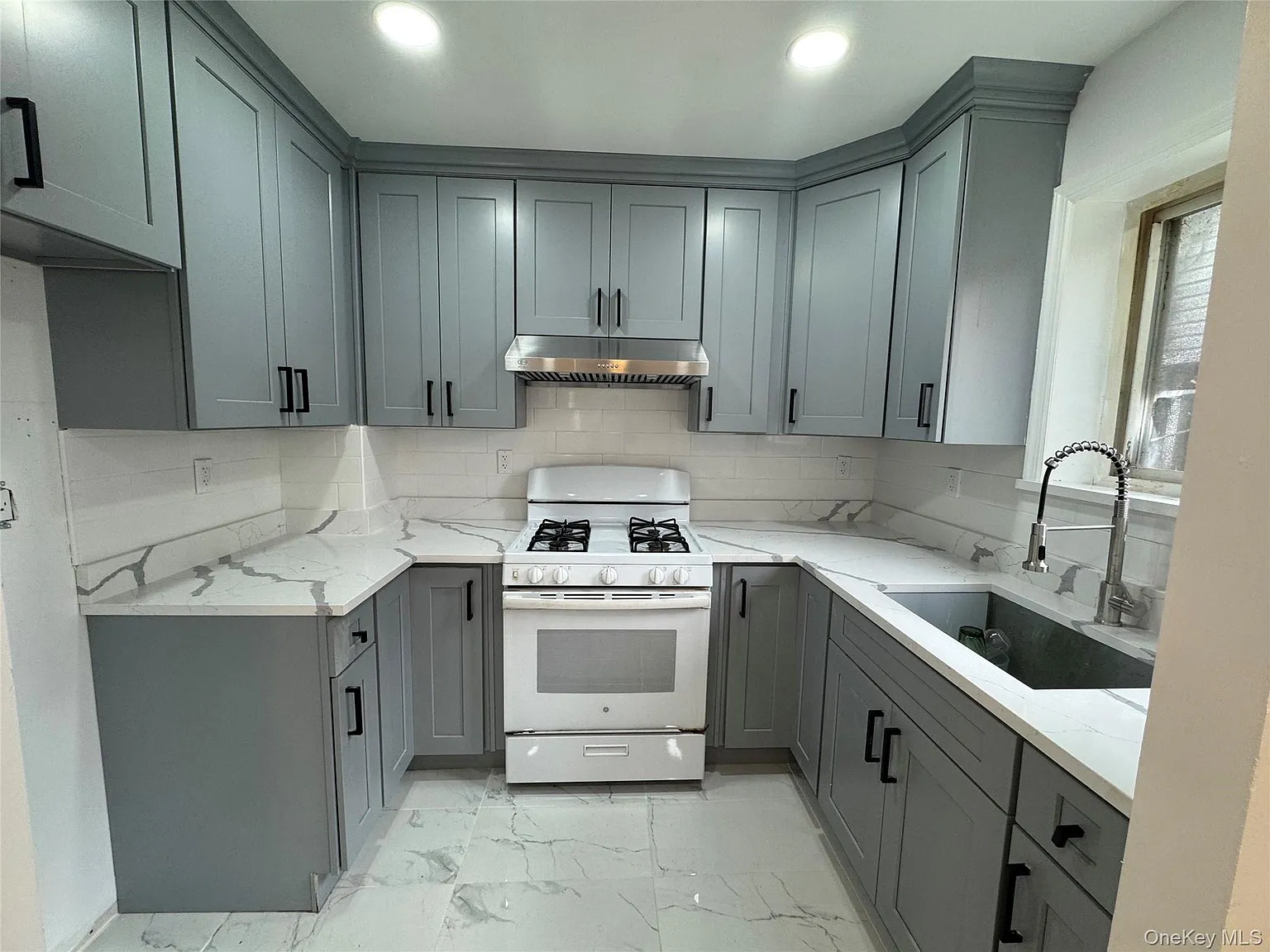 2 bed, 1.0 bath, 700 sqft, $2,900 — Photo 1