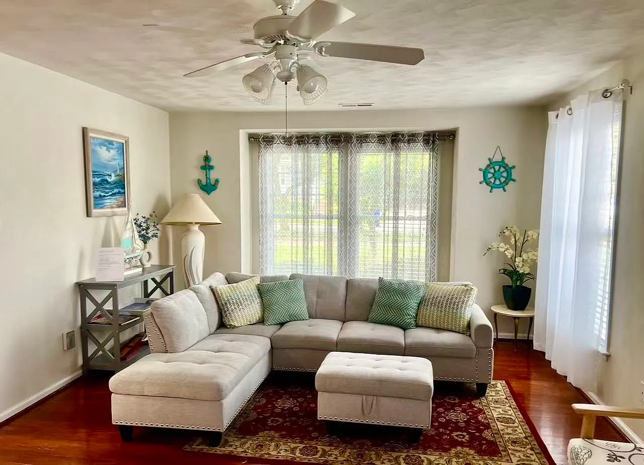 4 bed, 2027 sqft, $2,900 — Photo 4