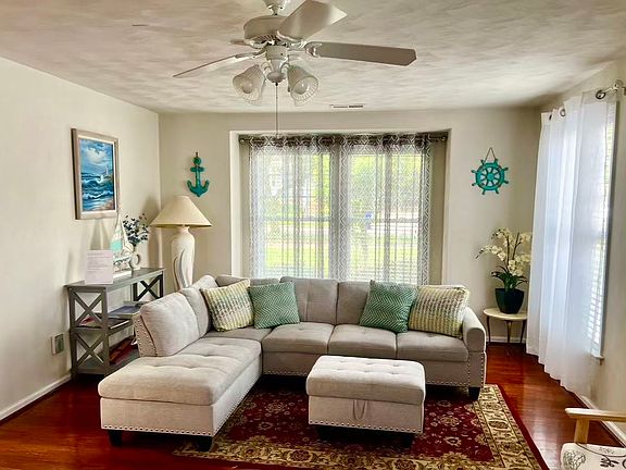 4th image of 1226 Hillside Ave