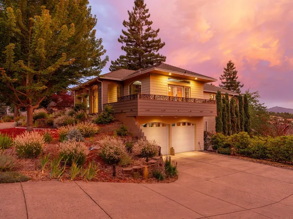 4600 Cloudcrest Dr, Medford, OR 97504
