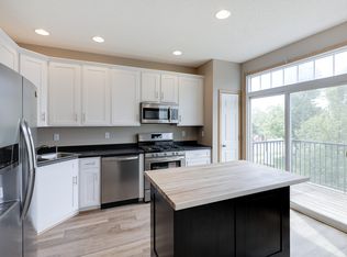 434 Regency Ln W, Hopkins, MN 55343