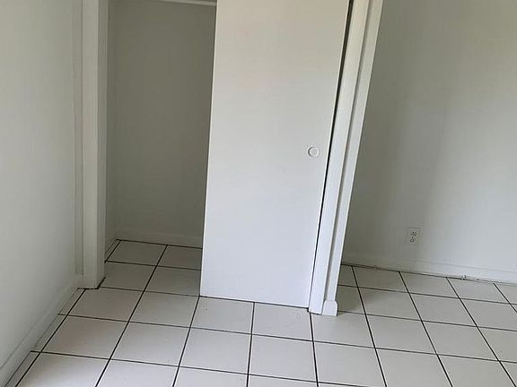 5th image of 901 NE 16th Ave APT 12
