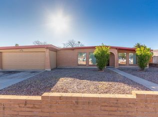 402 N Bull Run Dr, Tucson, AZ 85748