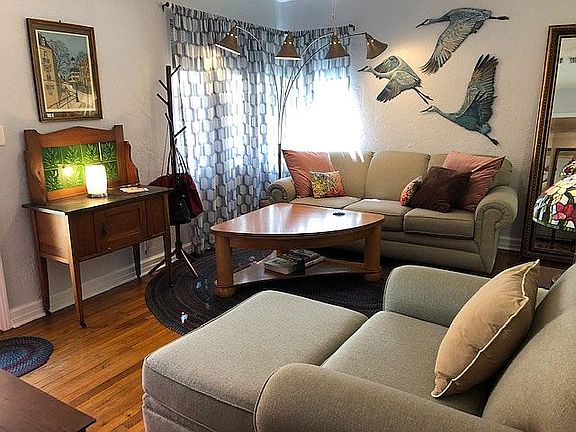 2nd image of 1016 NE 13th Pl