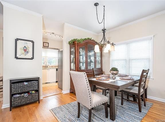 5th image of 9402 Holly Bend Ln