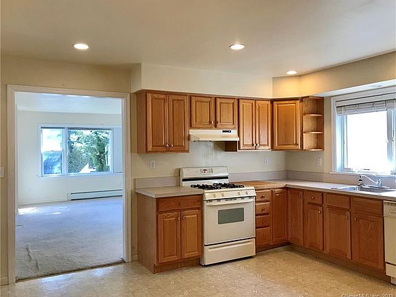 4th image of 257 Seaside Ave