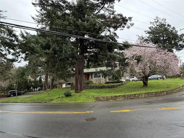 2684 Sea View Rd, Saanich, BC V8N 1K7