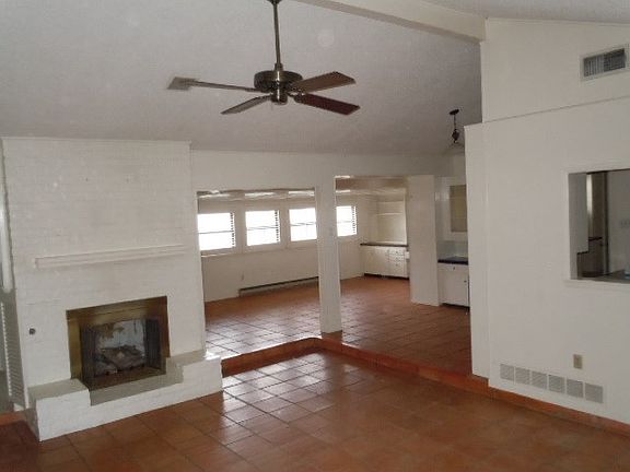 2nd image of 2918 Ventura Dr