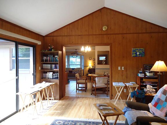 3rd image of 725 SE 28th Ave