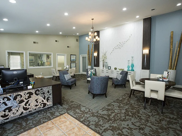 The Lexington Apartments — Photo 15
