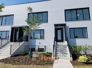 321 W Prospect Ave Uppr 2, Mount Prospect, IL 60056