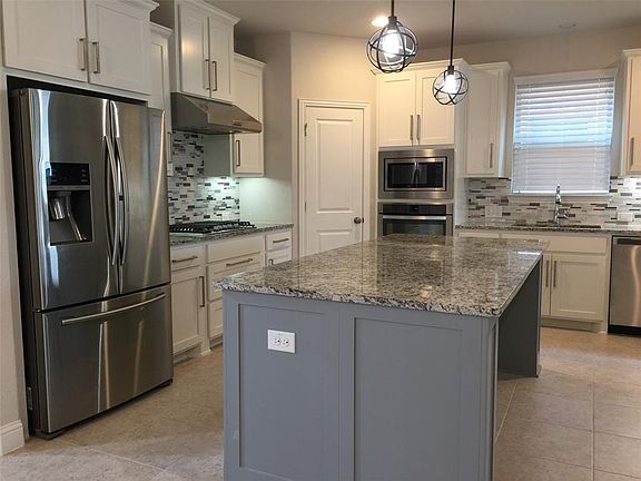 5th image of 313 Palamedes St