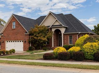 100 Breckenridge Dr, Thomasville, NC 27360