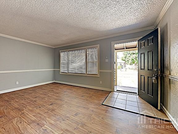 4th image of 541 W Madill St