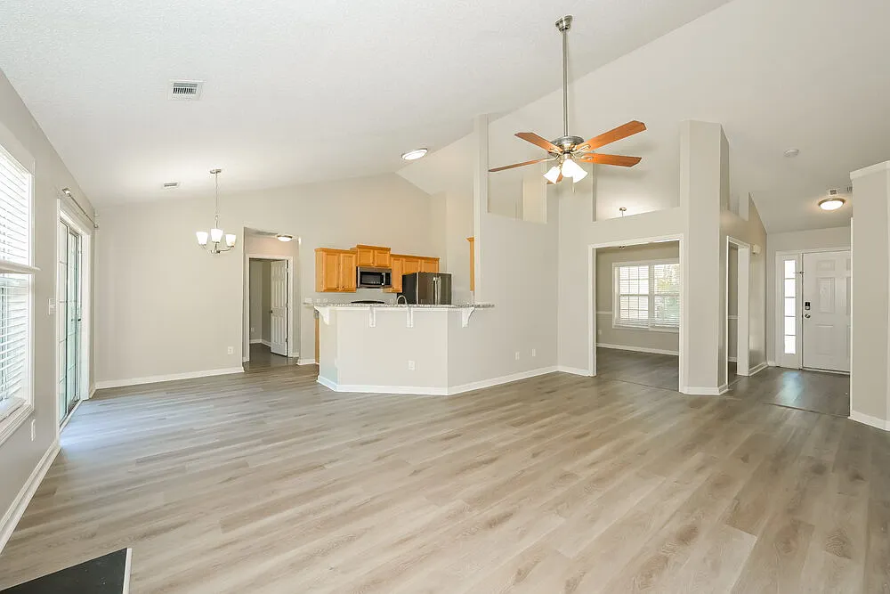 3 bed, 2.0 bath, 1680 sqft, $2,395 — Photo 4