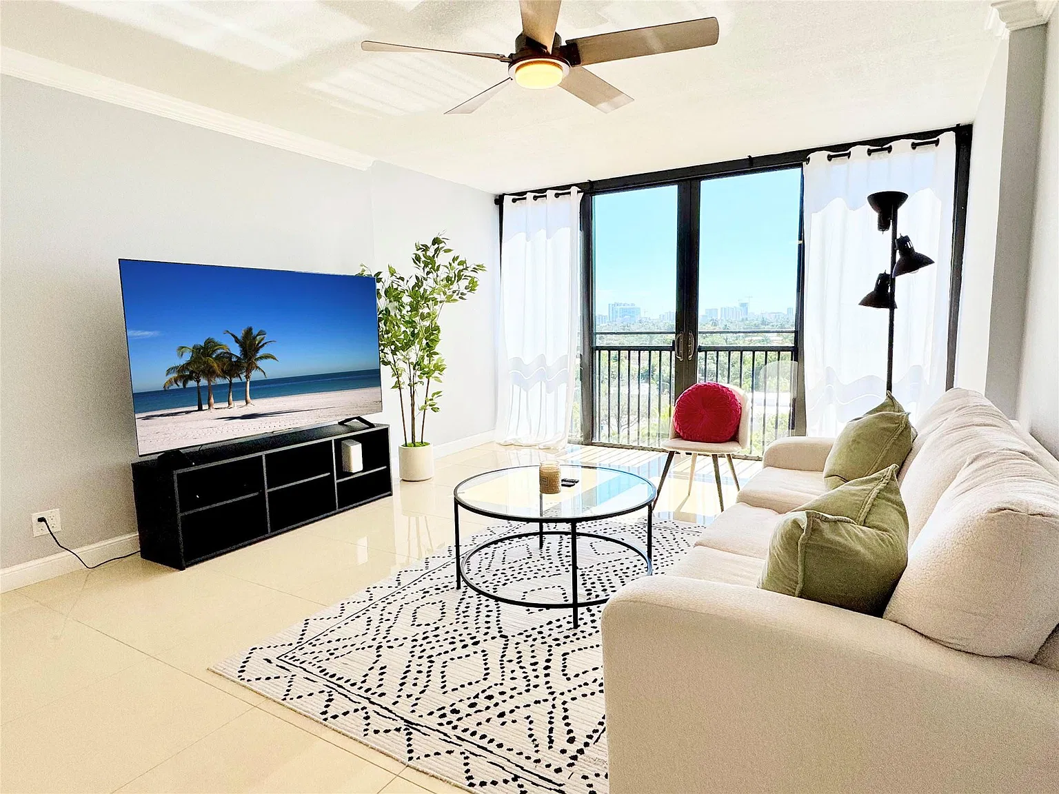 2 bed, 1.0 bath, 1080 sqft, $2,900 — Photo 3