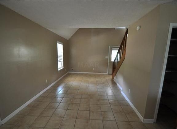 2nd image of 386 Lake Shore Dr