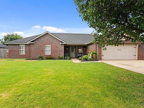 2nd image of 3416 Garrett Ln